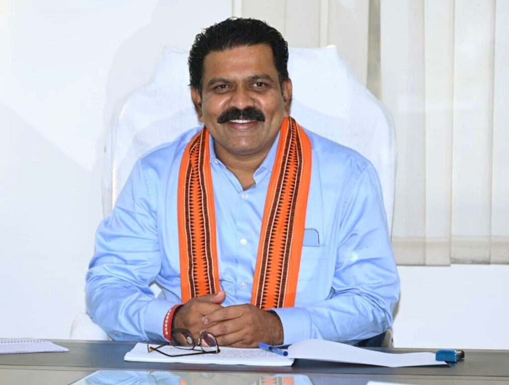 उपमुख्यमंत्री श्री विजय शर्मा के अथक प्रयासों से कवर्धा में मेडिकल कॉलेज खोलने की प्रारंभिक प्रक्रिया शुरू 1 1708618833742 01