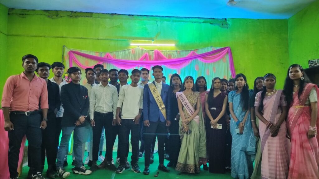 कोतरा स्कूल में कक्षा 12वीं के विद्यार्थियों को दी गई विदाई 1 IMG 20240217 WA0025