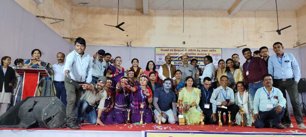 संभाग-स्तरीय कार्यक्रम में रायगढ़ जिले के शिक्षकों ने लहराया अपना परचम👉रायगढ़ जिले ने जीता ओवरआल विजेता का खिताब👉संभाग के सभी 08 जिले से शिक्षक हुये शामिल 1 IMG 20240218 WA0019