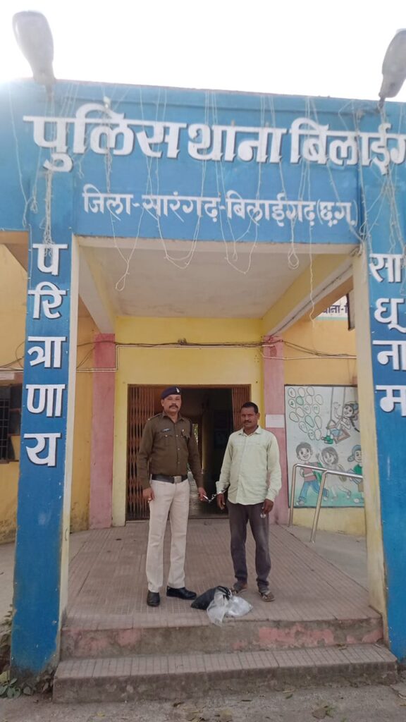 ▪️थाना बिलाईगढ़ पुलिस द्वारा शराब कोचीयों पर लगातार कार्यवाही▪️ ग्राम नगरदा व पंडरीपानी में छापामार कार्यवाही कर 02 अलग अलग मामलो में 01_01 शराब कोचिया बिलाईगढ़ पुलिस के गिरफ्त में▪️ आरोपी से 06 लीटर एव 10 लीटर हाथ भट्टी की कच्ची महुआ शराब किया गया जप्त 1 IMG 20240221 WA0047