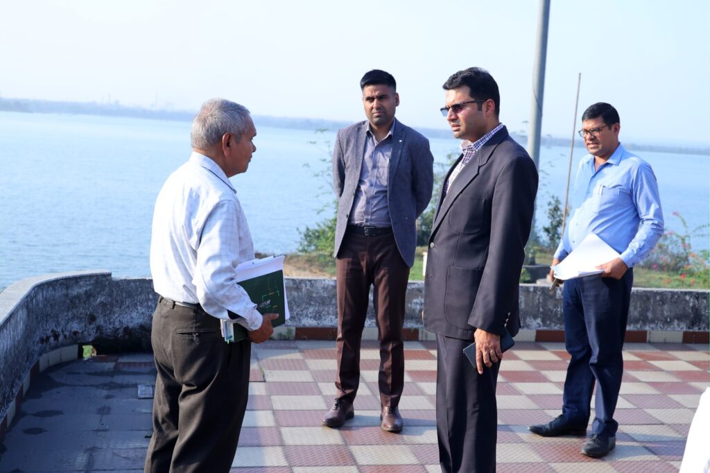 कलेक्टर कार्तिकेया गोयल ने केलो नहर परियोजना का लिया जायजा उद्यान का भ्रमण कर रख-रखाव की सराहना की 2 2 19
