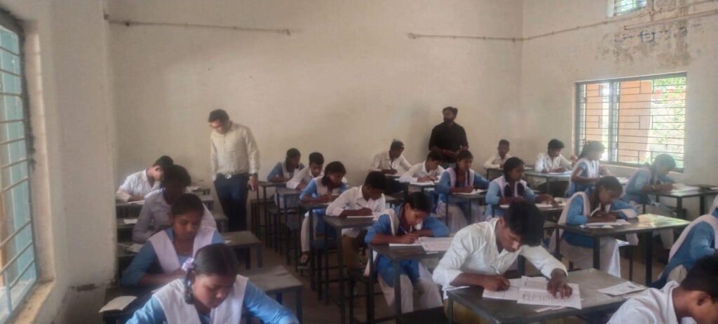 बोर्ड परीक्षा केंद्रों का एसडीएम डिगेश ने किया निरीक्षण 2 IMG 20240306 WA0015