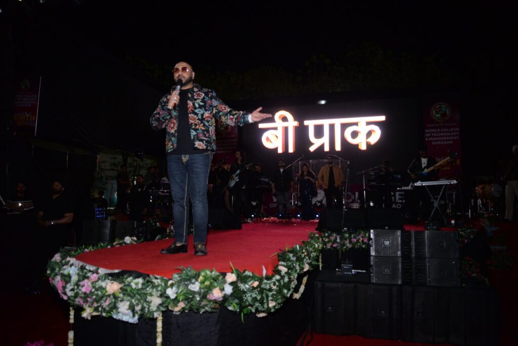 वर्ल्ड कॉलेज ऑफ टेक्नोलॉजी एंड मैनेजमेंट, गुरुग्राम में सेलिब्रेटी नाइट में फेमस बॉलीवुड सिंगर बी प्राक ने बिखेरा अपने सुरों का जादू 1 IMG 20240315 WA0029