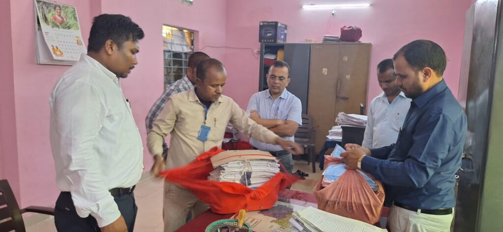 त्रुटि सुधार के लिए राजस्व अमले करेंगे भौतिक निरीक्षण, जरूरत पड़ी तो गांवों में कैंप लगाकर करेंगे निराकरण 1 02