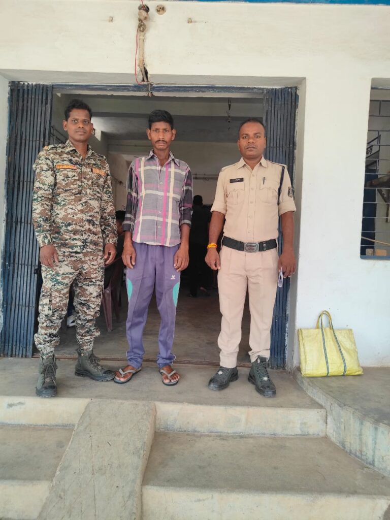 शराब बिक्री की सूचना पर चौकी जोबी पुलिस की रेड*……● *ग्राम नगोई में पुलिस ने चंद्र कुमार राठिया के कब्जे से किया 10 लीटर देसी महुआ शराब जप्त, 01आरोपी के उपर आबकारी अधिनियम के तहत की कार्रवाई 1 IMG 20240602 WA0011