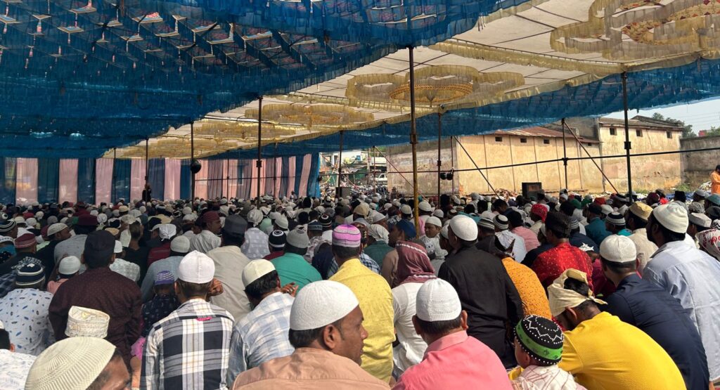 घरघोड़ा में हर्ष और उल्लास के साथ मनाया गया बकरीद का त्योहार @ ईदगाह में नमाज अदा कर एक दूसरे को दी मुबारकबाद 1 IMG 20240618 WA0005