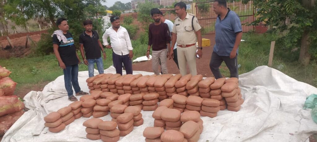 सरिया पुलिस की बड़ी कार्यवाही 250 Kg अवैध मादक पदार्थ गांजा के साथ 01 आरोपी गिरफ्तार बाजार में गांजे की कीमत पच्चीस लाख रुपए 1 IMG 20240628 WA0003