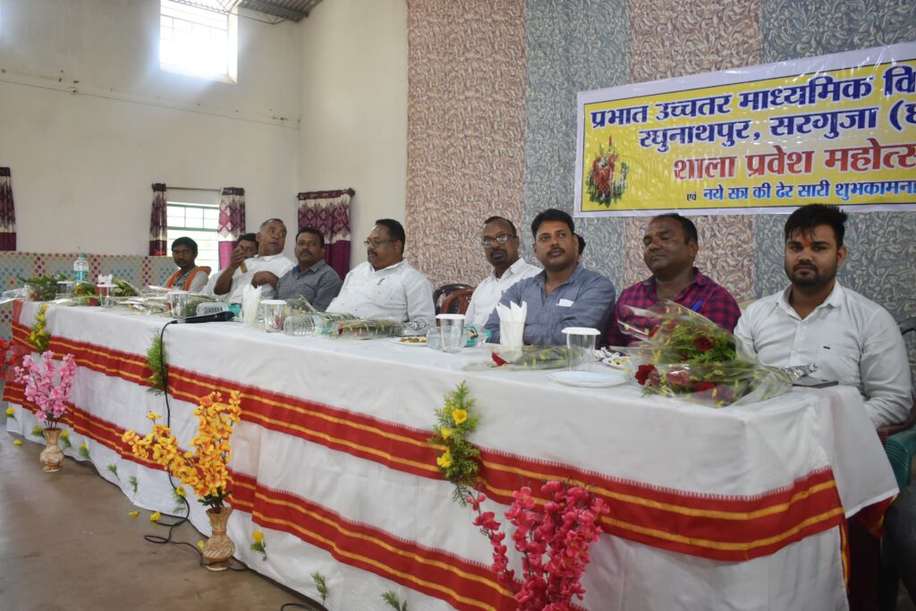 शाला प्रवेश उत्सव सायकल वितरण कार्यक्रम में शामिल हुए विधायक प्रबोध मिंज। 1 IMG 20240713 WA0026