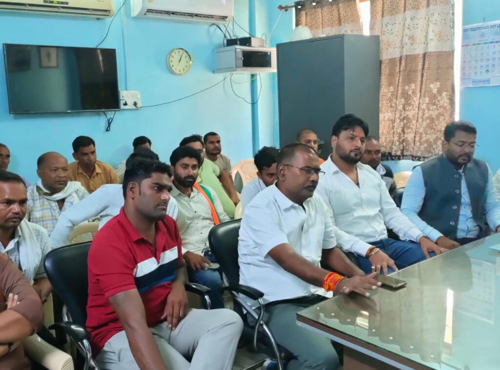 गन्ना किसानो के 80 करोड़ का भुगतान आख़िर कब करेगी भाजपा सरकार, कांग्रेसियों ने कारखाना प्रबंधन को सौपा ज्ञापन 1 IMG 20240719 WA0221