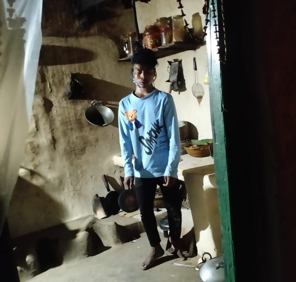 घर के म्यांर मे फांसी लगाकर युवक ने कि आत्महत्या घरघोड़ा 1 IMG 20240721 WA0019