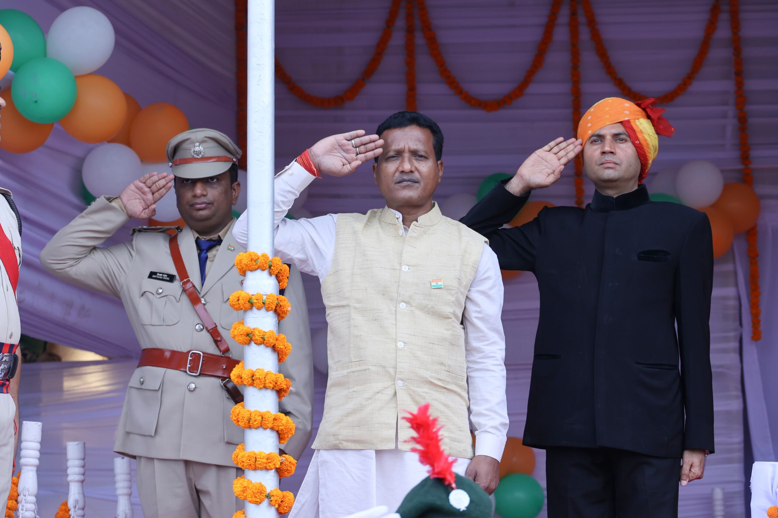 78 वें स्वतंत्रता दिवस पर सांसद राधेश्याम राठिया ने किया ध्वजारोहण शहीद कर्नल विप्लव त्रिपाठी स्टेडियम में हुआ जिला स्तरीय समारोह स्कूली बच्चों ने दी सांस्कृतिक कार्यक्रम की रंगारंग प्रस्तुति रायगढ़ जिले में हर्षोल्लास के साथ मनाया गया स्वतंत्रता दिवस 4 5 16 scaled