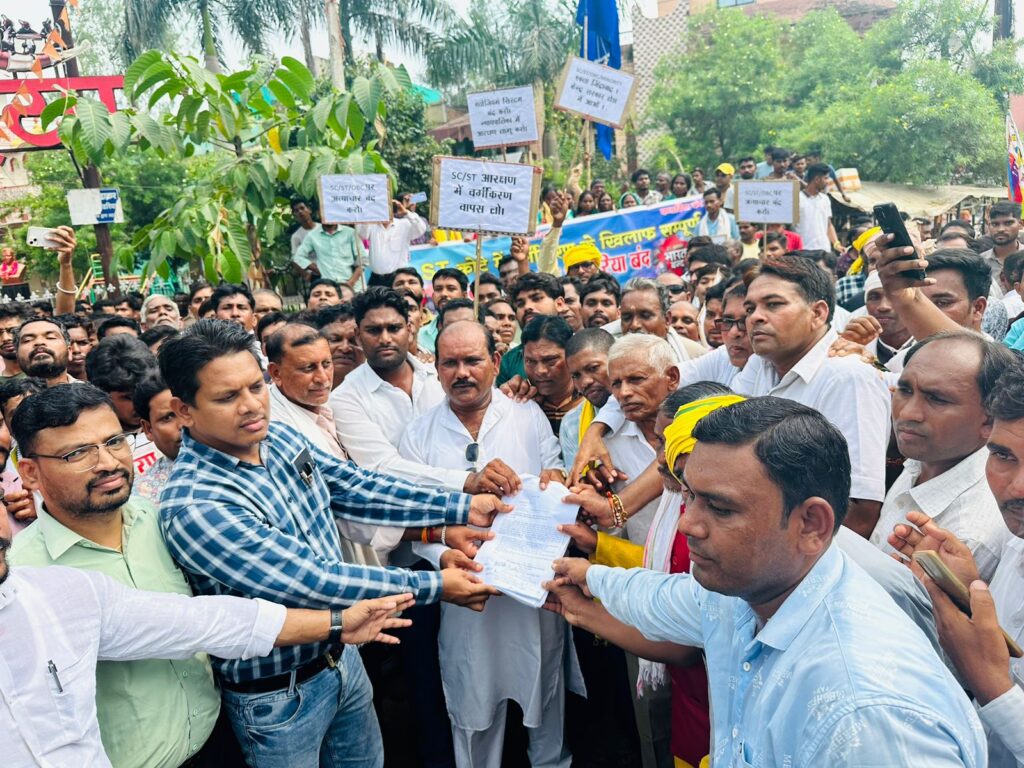 आरक्षण की आग की तपिश से पंडरिया में पसरा सन्नाटा 2 IMG 20240821 WA0345