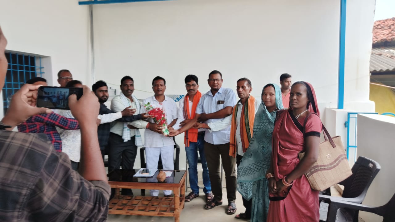 ग्राम बरौद के एसईसीएल विस्थापित परिवारों ने विस्थापन लाभ को लेकर केन्द्र सरकार एवं राज्य सरकार को किया पत्र-व्यवहार @एसईसीएल के धीमी कार्यसैली एवं सोऐ हुऐ प्रबंधन को मांगे पूरी नही होने पर दी आन्दोलन चेतावनी 10 IMG 20240829 WA0022