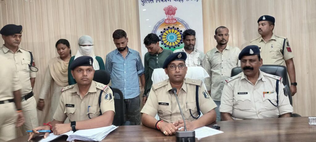 ● रायगढ़ पुलिस की गांजा तस्करी पर बड़ी कार्रवाई, 175 किलो गांजा समेत 43 लाख रुपये की संपत्ति जप्त 2 IMG 20240829 WA0026