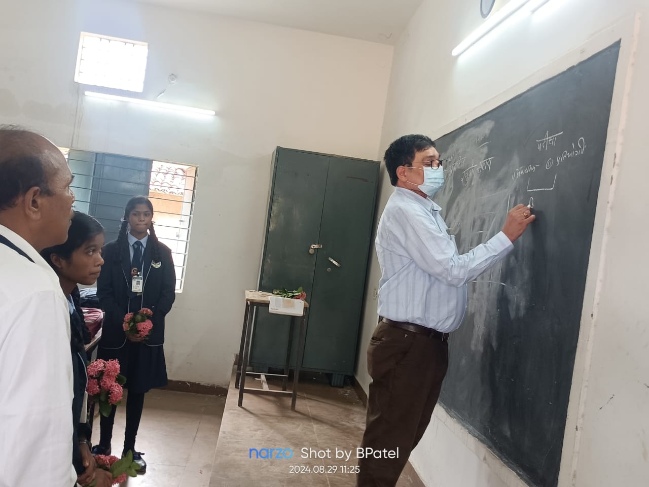जिला शिक्षा अधिकारी रायगढ़ द्वारा किया गया शालाओं का औचक निरीक्षण 8 IMG 20240829 WA0040