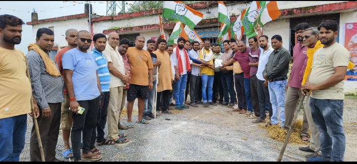 पंडरिया ब्लॉक कांग्रेस कमेटी ने गौ सत्याग्रह को लेकर किया एसडीएम ऑफीस का घेराव 1 Screenshot 2024 08 16 16 37 26 68
