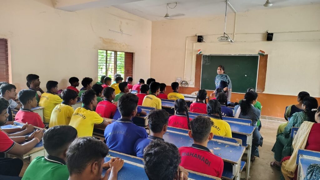 सहायक संचालक शिक्षा वर्षा शर्मा ने विद्यार्थियों को दिए सफलता के मूल मंत्र @सकारात्मक सोच से होती है, लक्ष्य की प्राप्ति 2 IMG 20240911 WA0026