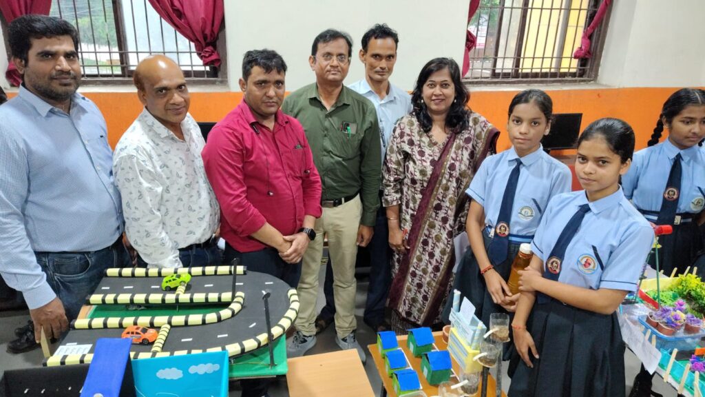 पीएमश्री नटवर इंग्लिश स्कूल @रायगढ़ में विकास खंड नोडल अधिकारी डी पी पटेल सहायक विकास खंड शिक्षा अधिकारी रायगढ़ के निर्देशन में संपन्न हुआ विकासखंड स्तरीय बाल वैज्ञानिक प्रदर्शनी बाल विज्ञान मेला एवं विज्ञान नाटक प्रतियोगिता 2 IMG 20240926 WA0021
