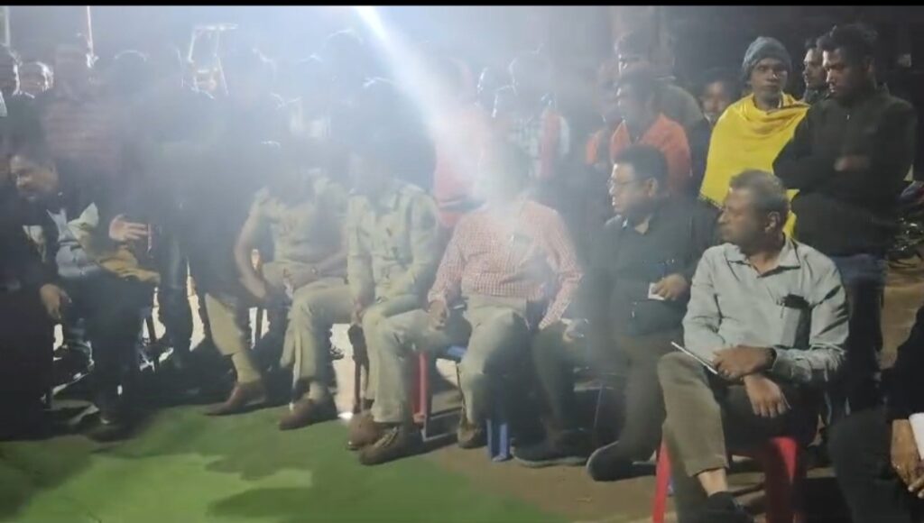 एनटीपीसी तलाईपाली में आखिरकार प्रभावित ग्रामीणों ने खत्म की हड़ताल, त्रिपक्षीय वार्ता से बनी सहमति 2 IMG 20241122 170225