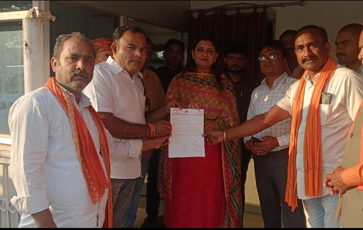दुर्घटना रोकने रपटा रेलिंग की मांग को लेकर पंडरिया विधायक को सौंपा मांग पत्र 1 Screenshot 2024 11 19 06 29 35 86