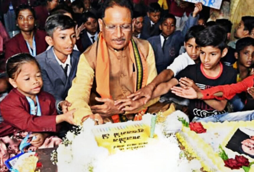 एमसीबी : विश्व दिव्यांग दिवस पर विशेष लेखः मुख्यमंत्री विष्णुदेव साय की नेतृत्व में दिव्यांग व्यक्तियों को मिल रहा है कई योजनाओं का लाभ: महेन्द्र सिंह मरपच्ची. 1 1733224964 41dc5cb6eb1037cfaf4a