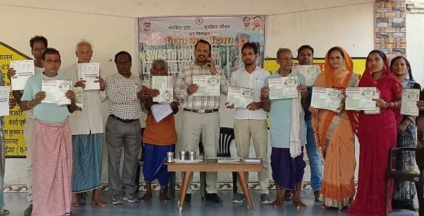 सारंगढ़ बिलाईगढ़ : विश्व मृदा दिवस पर किसानों को दिया गया मृदा स्वास्थ्य की जानकारी . 1 1733490670 68e36d9a69e8d05a6237