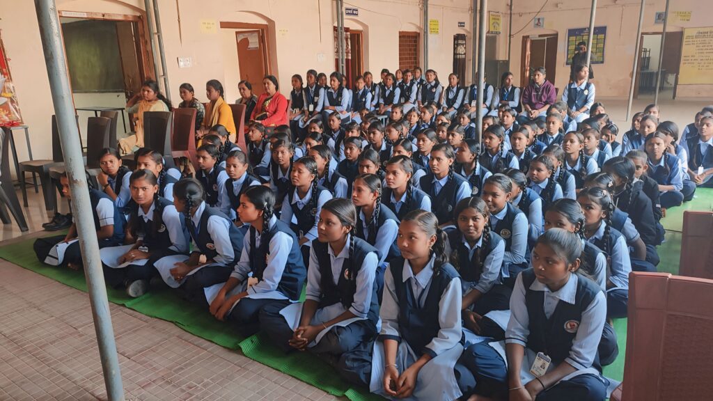 राष्ट्रीय मतदाता दिवस पर आयोजित कार्यक्रम में नव मतदाताओं का स्वागत, एसडीएम मोर ने तिलक लगाकर किया स्वागत 7 1737791782977