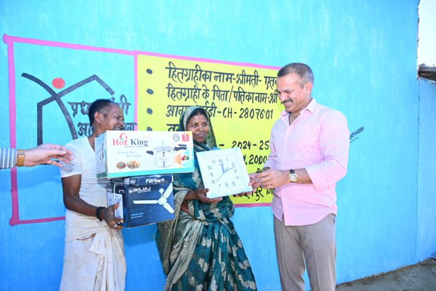 अम्बिकापुर : प्रधानमंत्री आवास योजना के तहत आवास मेला का आयोजन. 1 1741779825 7924a5afbd69feab4c17 1