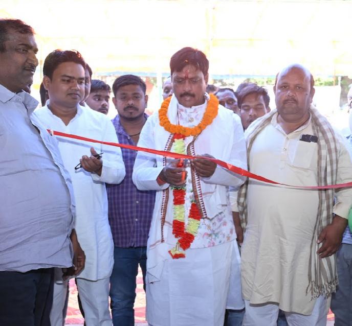 घरघोड़ा नगर पंचायत अध्यक्ष सिल्लू चौधरी और पार्षदों ने ली शपथ @ पेड़ की छांव तले ‘जनता का कार्यालय’, हर समस्या का होगा समाधान 3 IMG 20250308 WA0090