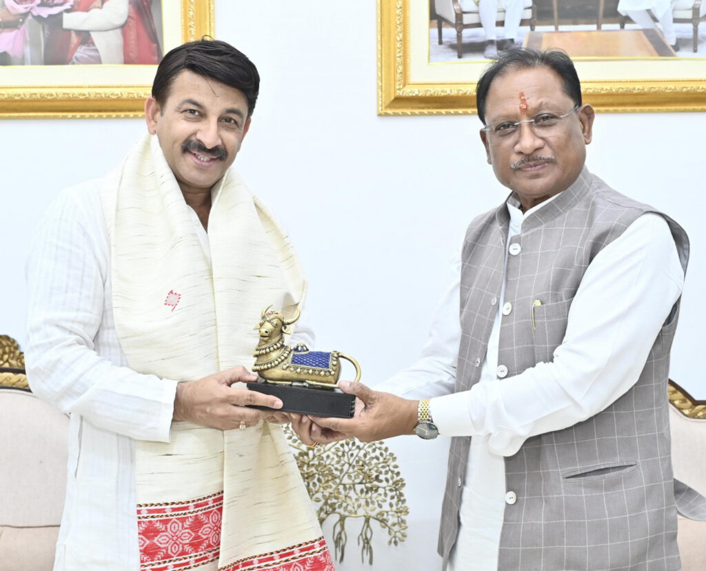 रायपुर : मुख्यमंत्री श्री विष्णु देव साय से सांसद श्री मनोज तिवारी ने की सौजन्य भेंट. 1 1745655669 ab5beaa996903820ccc3
