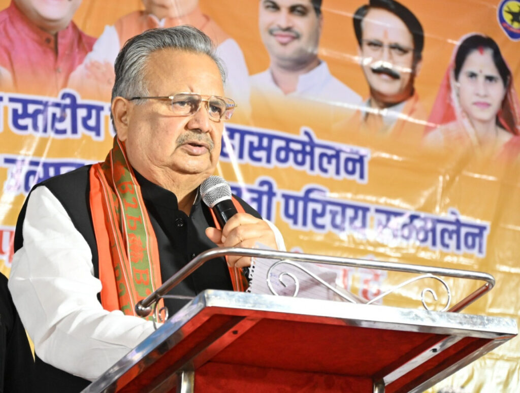 रायपुर : लोहार समाज देश के विकास में अपनी भागीदारी निभा रहा है: विधानसभा अध्यक्ष डॉ. रमन सिंह 1 1745845956 ff9d392c0b84078994ad