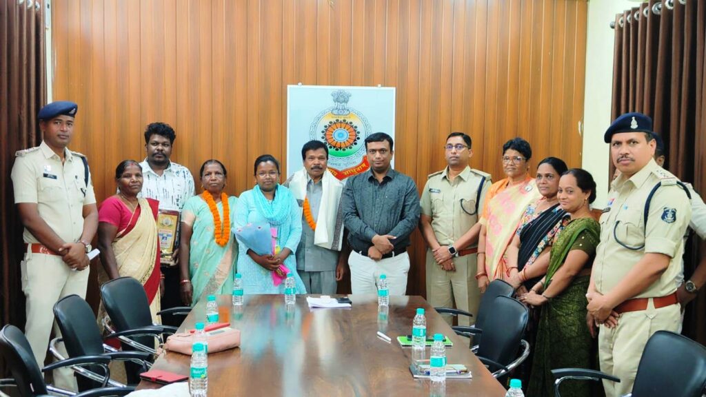 प्रधान आरक्षक राजेंद्र बेक को पुलिस कार्यालय में दी गई ससम्मान विदाई. 3 IMG 20250401 WA0009