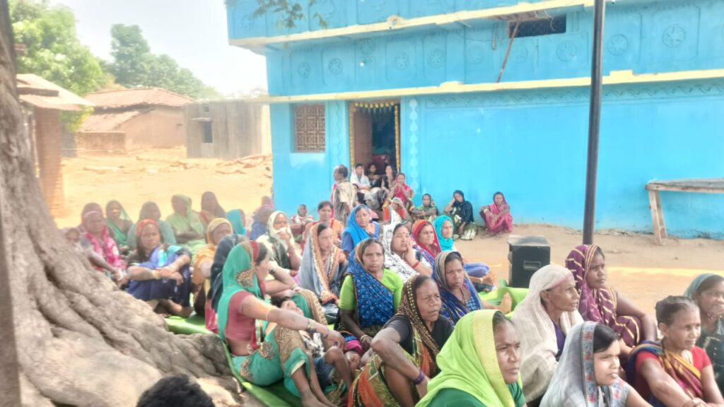 बरौद विस्थापित परिवारों को मिलेगा विस्थापन लाभ बढ़ोतरी का आश्वासन, अनिश्चितकालीन हड़ताल स्थगित 3 IMG 20250416 WA0048