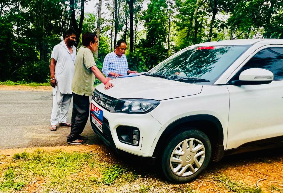 रायपुर : यातायात विभाग की बड़ी कार्रवाई, बसों-ट्रकों से हटाई गईं तेज रोशनी वाले एलईडी लाइट्स 1 1747563748 93ff87ba17b4dd8a864c