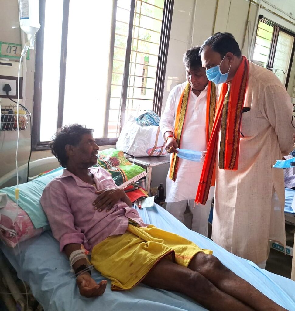 रायपुर : स्वास्थ्य मंत्री श्री श्याम बिहारी जायसवाल ने जिला अस्पताल महासमुंद का किया औचक निरीक्षण 1 1748509977 56afebdfa4489c9a2262