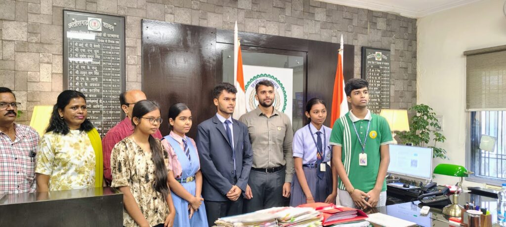 गरीबी को हराकर सपनों की उड़ान: टॉपर्स रोनित चौहान की कहानी बनी प्रेरणा का स्रोत 3 IMG 20250508 WA0018