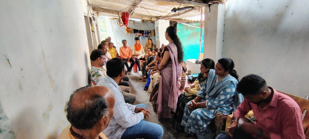 टॉपर रोनित चौहान एवं उनके माता-पिता का गृहग्राम कलमी में भव्य सम्मान 2 IMG 20250509 WA0009