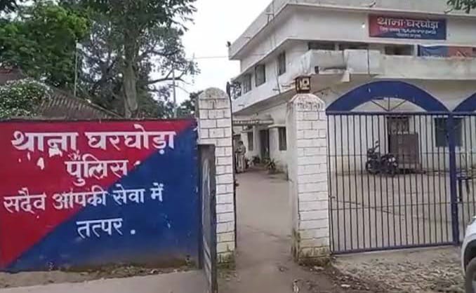 बिग ब्रेकिंग घरघोड़ा : पुलिस पर लगे गंभीर भ्रष्टाचार के आरोप, थाना प्रभारी समेत तीन पुलिसकर्मी लाइन अटैच, रिश्वतखोरी का हुआ पर्दाफाश…! 4 IMG 20250531 WA0031