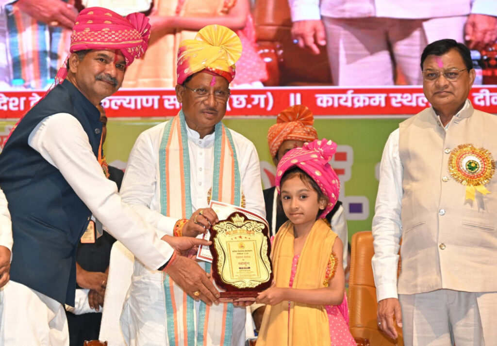रायपुर : छत्तीसगढ़ के विकास में देवांगन समाज की महत्वपूर्ण भूमिका: मुख्यमंत्री श्री विष्णु देव साय 1 1748795309 4690e72fd729ad59dee1