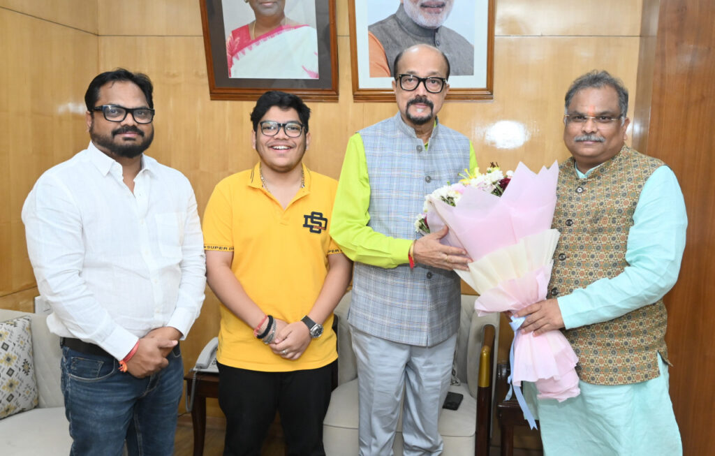 रायपुर : राज्यपाल श्री डेका से छत्तीसगढ़ राज्य बेवरेज कॉर्पोरेशन के अध्यक्ष ने की सौजन्य भेंट 1 1748856074 4f198f94c2a8304ce42c