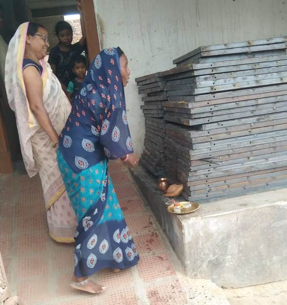 रायपुर : प्रधानमंत्री आवास योजना बनी ग्रामीण महिला समूहों की आजीविका का आधार 1 1749021742 13d0b96833dfbc52871c