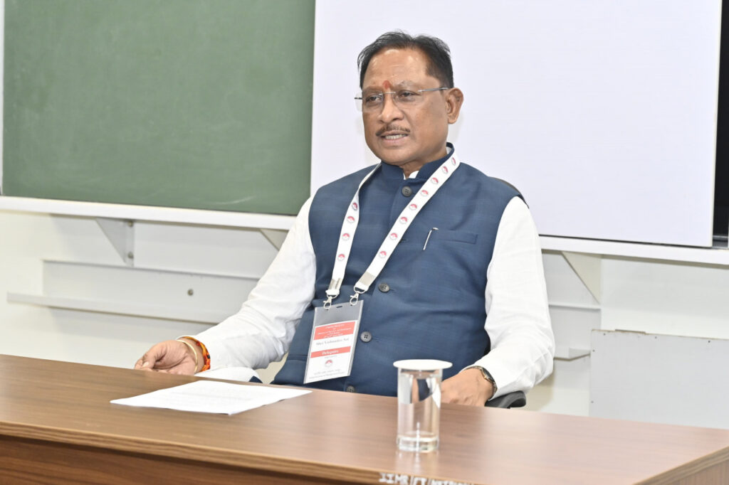 रायपुर : छत्तीसगढ़ में कृषि के साथ साथ उद्योगों के विकास के लिए है अनुकूल वातावरण : कैरियर निर्माण में अपनी क्षमता का बेहतर उपयोग करें युवा - मुख्यमंत्री 1 1749475105 c3ea22b4905c89a79461