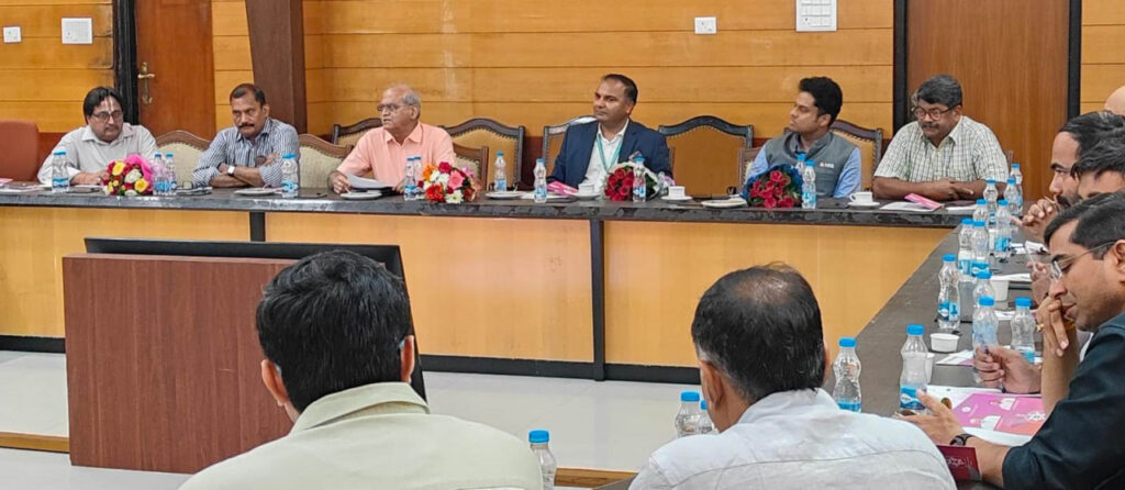 रायपुर : एसएमई एक्सचेंज व वैकल्पिक वित्त पोषण पर कार्यशाला आयोजितएसएमई एक्सचेंज व वैकल्पिक 1 1749562262 1f52fd3c3e05c1f7db62