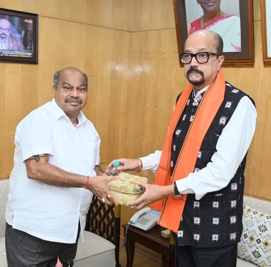 रायपुर : राज्यपाल श्री डेका को रथ यात्रा के लिए दिया गया न्योता 1 1750155479 6621498ceebbb8a949f8