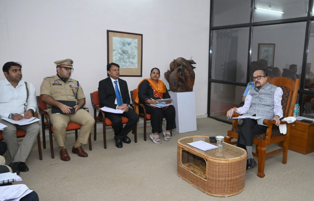 रायपुर : राज्यपाल ने खैरागढ़ जिले में गोद ग्राम सोनपुरी के विकास कार्यों का लिया जायजा 1 1750920883 6969cff74e16b6870ed3