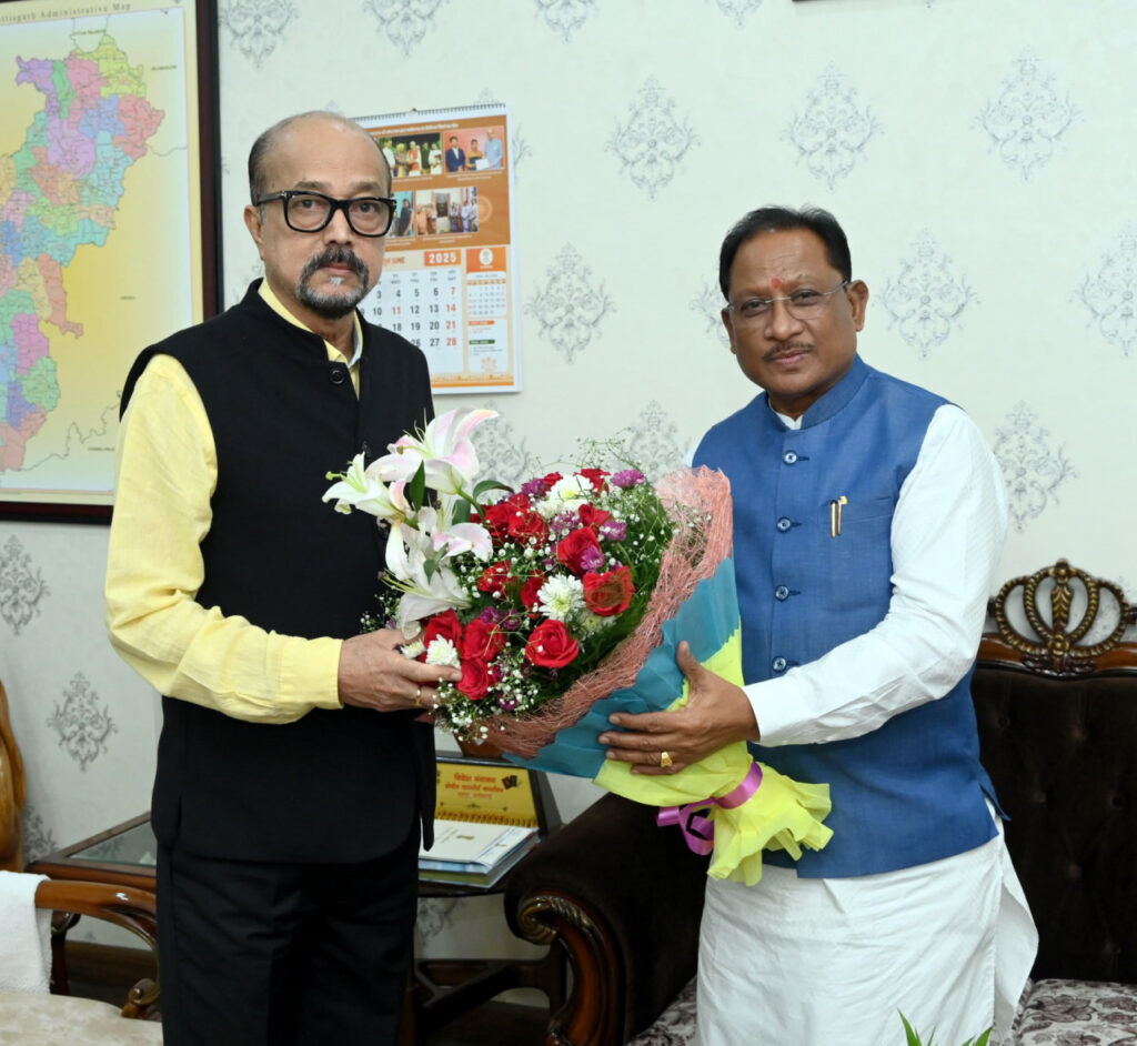 रायपुर : राज्यपाल डेका से मुख्यमंत्री साय ने की भेंट 1 1751204137 e2369efa82656f5e3645