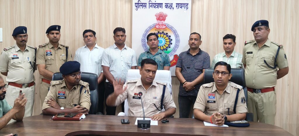 भारत रत्न डॉ. भीमराव अंबेडकर की प्रतिमा पर मिट्टी लगाने वाले दो आरोपी गिरफ्तार 2 IMG 20250613 WA0027