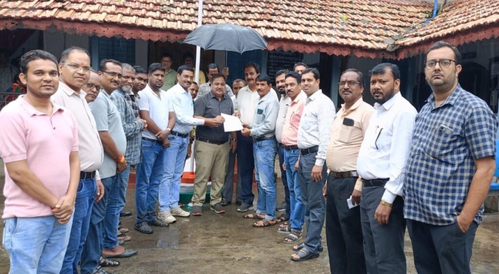 14 सूत्री मांगों को लेकर प्रदेश तृतीय वर्ग एवं पेंशनरों ने शासन को ध्यानाकर्षण ज्ञापन सौंपा 1 IMG 20250618 WA0006