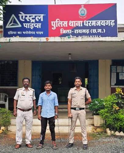 फेसबुक पर दोस्ती के बाद नाबालिग से दुष्कर्म, धरमजयगढ़ पुलिस ने आरोपी को सक्ती से किया गिरफ्तार 1 IMG 20250618 WA0013