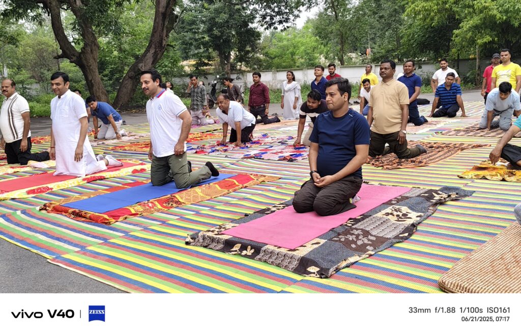 न्यायालय घरघोड़ा में अंतर्राष्ट्रीय योग दिवस उत्सव मनाया गया 5 IMG 20250621 WA0017
